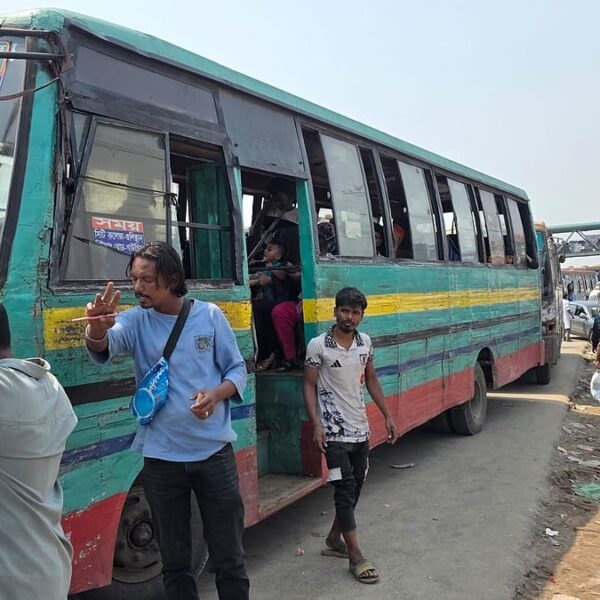 নারায়ণগঞ্জে দূরপাল্লার রুটে চলছে লোকাল বাস, নেওয়া হচ্ছে বাড়তি ভাড়া