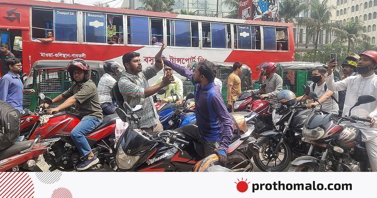 ছুটির দিনেও ফিলিং স্টেশনে লম্বা লাইন