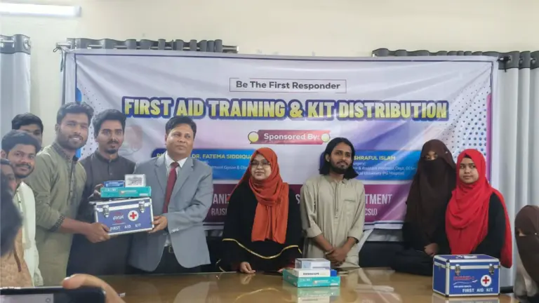 রাকসুর উদ্যোগে রাবির ১২টি হলে ফার্স্ট এইড বক্স বিতরণ