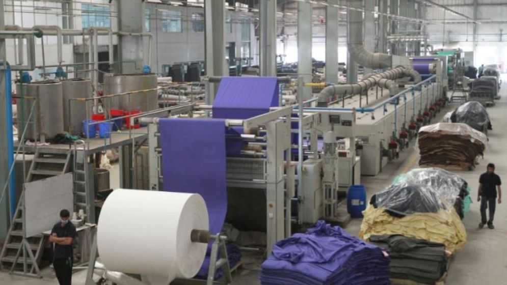 গ্যাস সংকটে পোশাক কারখানায় উৎপাদন ৫০% কমেছে: ঢাকা চেম্বার