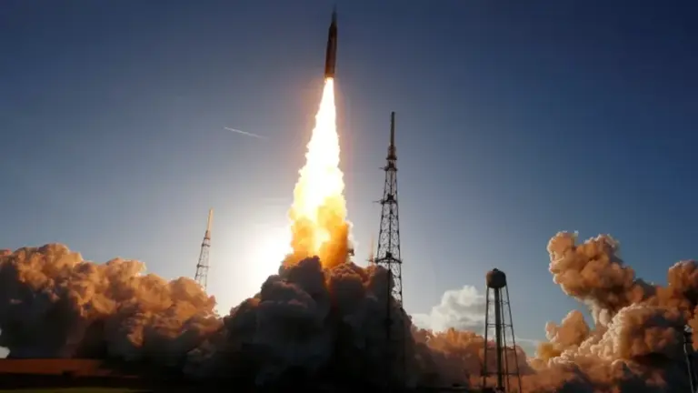 ৫৩ বছর পর চাঁদের পথে সফল যাত্রা