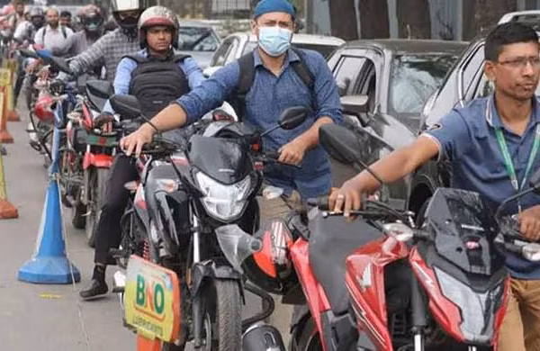 পাম্পে তেল