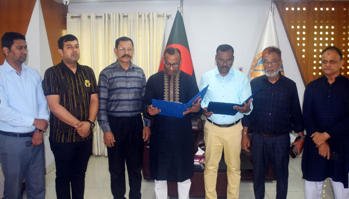 শপথ নিলেন চেম্বার পরিচালক আমিনুল ইসলাম