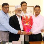 জেলা পরিষদের প্রশাসককে ব্যাংকের ফুলেল শুভেচ্ছা