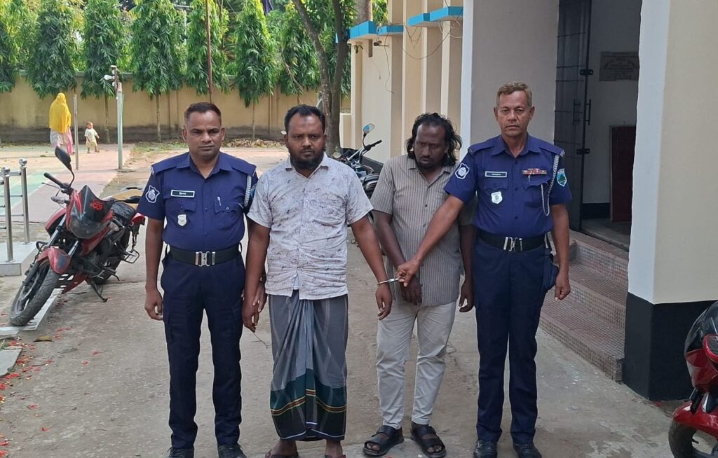 মান্দায় অবৈধ ৬২০০ লিটার তেল জব্দ, আটক ২