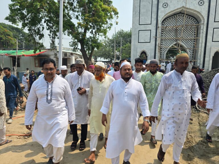 হযরত শাহ মখদুম রূপোস (রহ.) দরগা মসজিদ ও মাজারের উন্নয়ন কাজ পরিদর্শনে রাসিক প্রশাসক