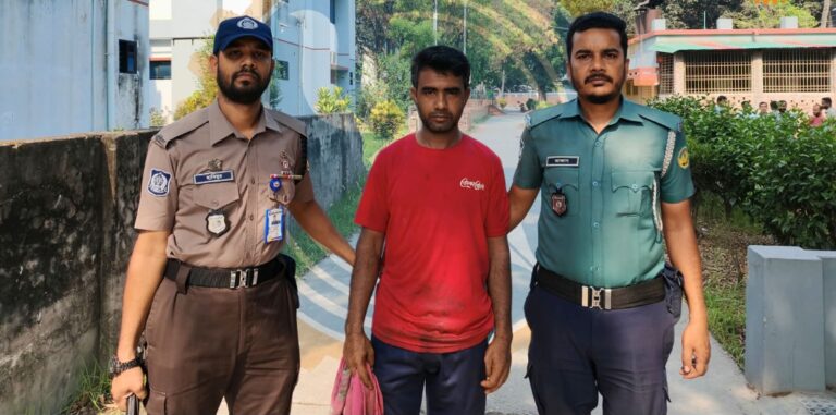 রুয়েট ক্যান্টিনের খাবারে ভেজাল মেশানোর অভিযোগে কর্মচারীকে পুলিশে সোপর্দ