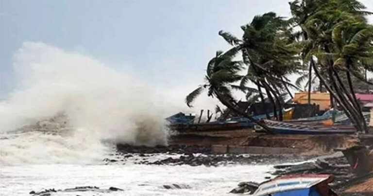 সারা দেশে ঝড়-বৃষ্টি, সমুদ্রবন্দরে ৩ নম্বর সতর্ক সংকেত