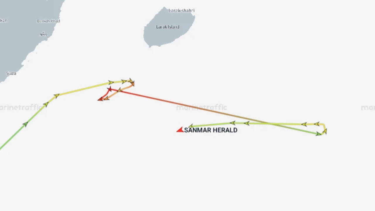 হরমুজ প্রণালিতে প্রবেশে বাধা, ফিরে গেল ২ ভারতীয় জাহাজ