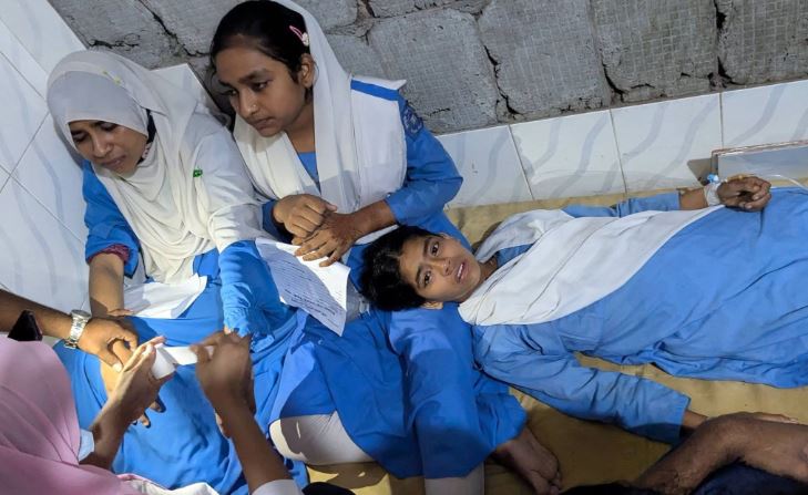 মুলাডুলি স্কুলে গণঅসুস্থতা অসুস্থ দুই ছাত্রী রাজশাহীতে তদন্তে ৫ সদস্যের কমিটি