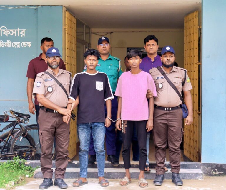 নগরীতে স্কুলছাত্রকে পিটিয়ে ভিডিও ভাইরাল,কিশোর গ্যাংয়ের ২ সদস্য গ্রেপ্তার
