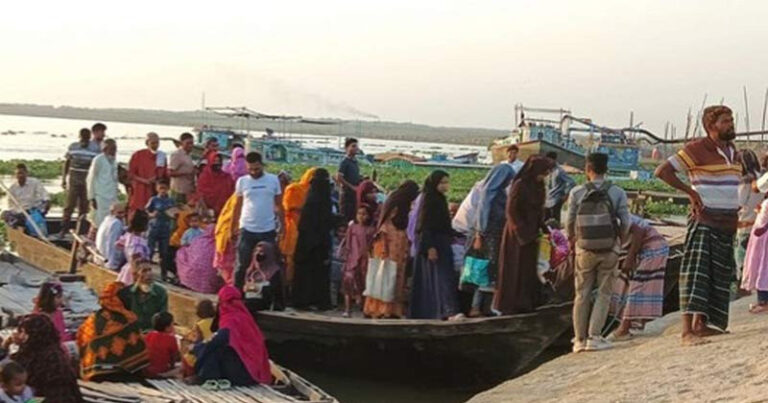 গোদাগাড়ীতে স্থায়ীভাবে খেয়াঘাটের ইজারা বাতিল চান চরাঞ্চলের মানুষ