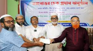 নগরীতে পরিবহন মালিক পরিবারের মাঝে মরনোত্তর সহায়তার চেক বিতরণ