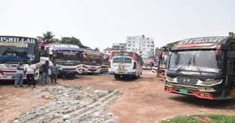 রাজশাহীতে আন্তঃজেলা ও দূরপাল্লার বাস চলাচল বন্ধ, ভোগান্তিতে যাত্রীরা