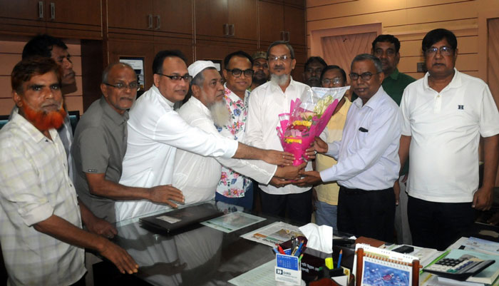 রাজশাহী পানি উন্নয়ন বোর্ড ঠিকাদার সমিতির পক্ষ থেকে ফুলেল শুভেচ্ছা
