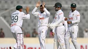 বাজে বোলিংয়ে হতাশায় দিন শেষ করল বাংলাদেশ