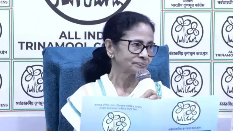 মমতা ব্যানার্জির রাজনৈতিক ভবিষ্যৎ এখন কোন পথে