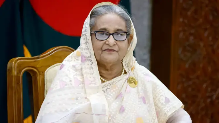 মাথা উঁচু করে দ্রুত ফিরব : আনন্দবাজারকে হাসিনা