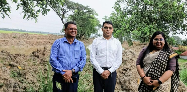 তানোরে পুন:খাল খনন পরিদর্শনে জেলা প্রশাসক