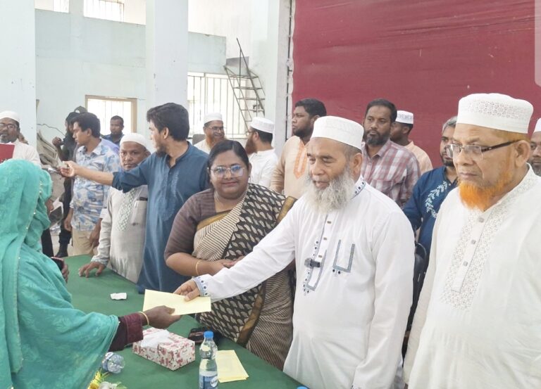 অসহায় মানুষের মাঝে আর্থিক সহায়তা প্রদান