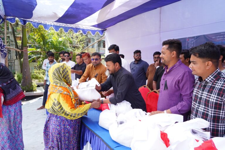 জিয়াউর রহমানের শাহাদত বার্ষিকীতে খাবার বিতরণ
