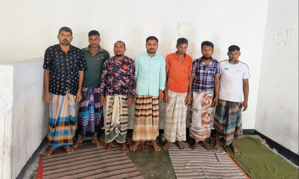 গোমস্তাপুরের রোকনপুর সীমান্তে পুশইনে সহায়তার অভিযোগে ৭ বাংলাদেশী আটক