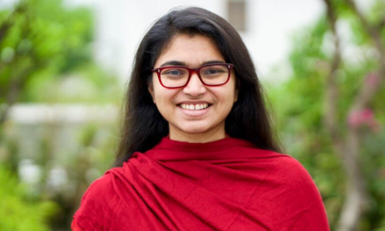 সামনের সারির একটি আসনের বিনিময়ে নীতি বিকিয়ে দিলেন: তাসনিম জারা