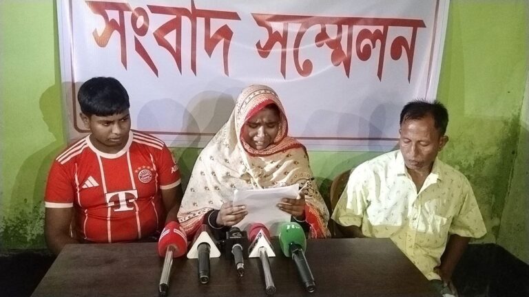 নওগাঁয় অপহৃত স্কুলছাত্রীকে উদ্ধারের দাবিতে সংবাদ সম্মেলন