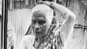 নাটোরে কুকুরের টানাটানিতে পুকুর থেকে মিলল বস্তাবন্দি অর্ধগলিত লাশ
