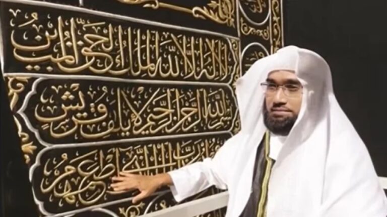 পবিত্র কাবার গিলাফের প্রধান ক্যালিগ্রাফার চট্টগ্রামের মুখতার আলম