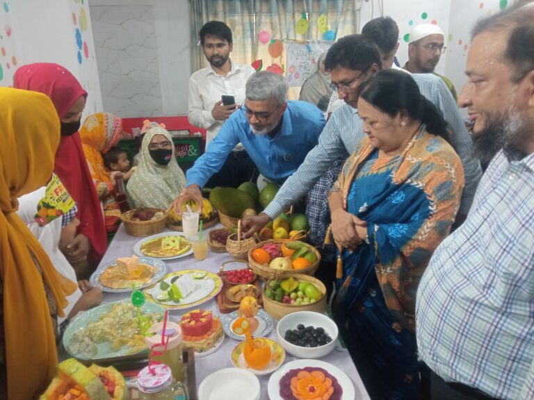 পিস স্কুল এন্ড কলেজে ফল মেলা