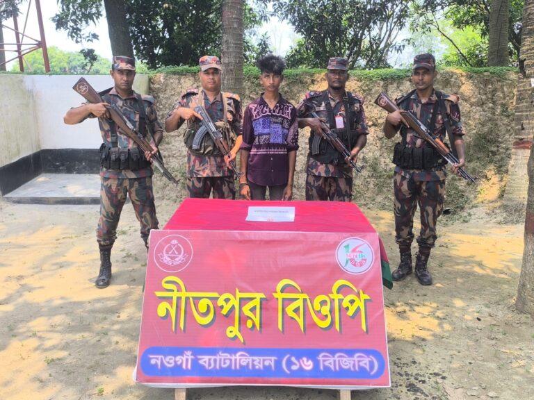 পোরশায় ভারতীয় মাদক ব্যবসায়ী আটক