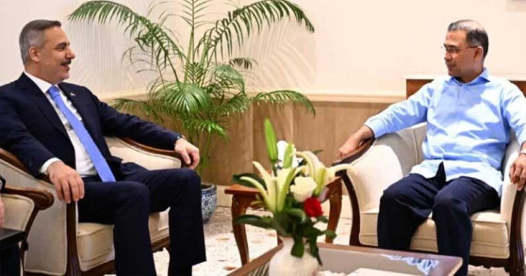 প্রধানমন্ত্রীর সঙ্গে তুরস্কের পররাষ্ট্রমন্ত্রীর বৈঠক