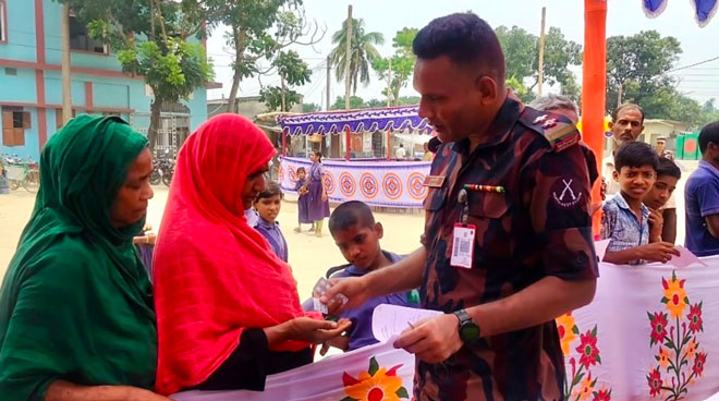 বিনামূল্যে চিকিৎসা সেবা পেলেন আষাড়িয়াদহ চরবাসী
