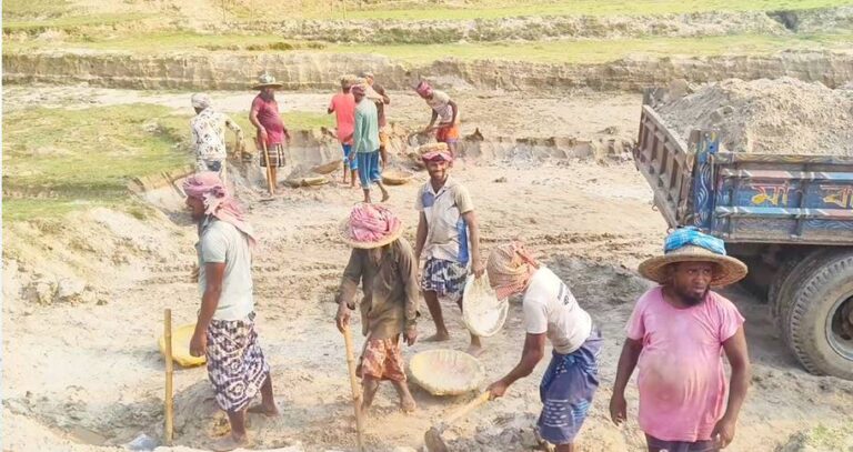 মহানন্দার বালু আমার বাপ-দাদার সম্পত্তি: বললেন ইউপি চেয়ারম্যান