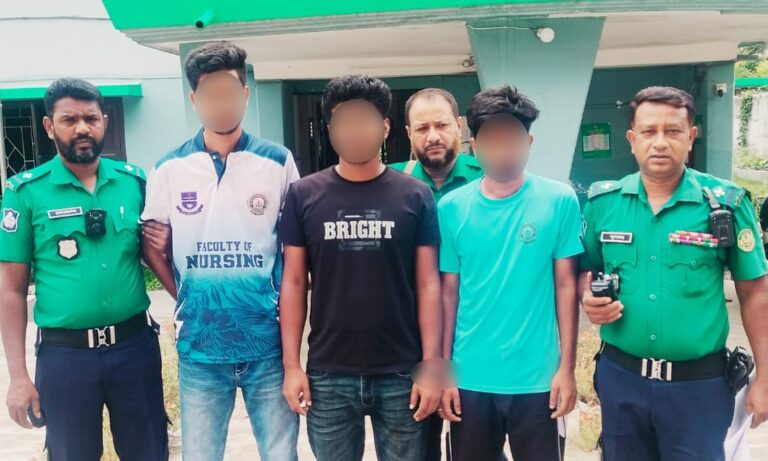 নগরীতে নার্সিং কলেজ হোস্টেলে মারধরে যুবকের মৃত্যু, তিন ছাত্র গ্রেপ্তার