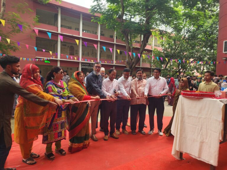 রাজশাহী কলেজের প্রাণিবিদ্যা বিভাগের শিক্ষার্থীদের মেহেদী উৎসব