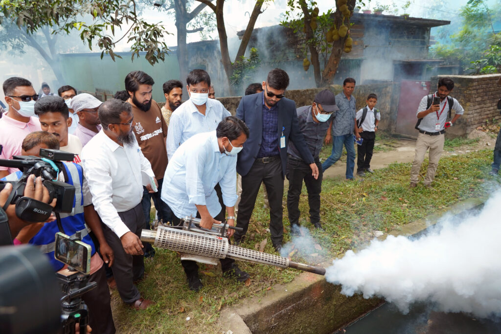 ডেঙ্গু প্রতিরোধে ফগার স্প্রে কার্যক্রম শুরু ডেঙ্গু নিয়ন্ত্রণে কার্যক্রম অব্যাহত থাকবে : রাসিক প্রশাসক