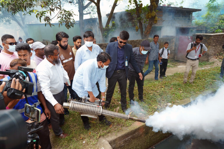 ডেঙ্গু প্রতিরোধে ফগার স্প্রে কার্যক্রম শুরু ডেঙ্গু নিয়ন্ত্রণে কার্যক্রম অব্যাহত থাকবে : রাসিক প্রশাসক