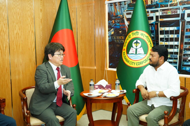 রাসিক প্রশাসকের সঙ্গে ব্যবসায়ী প্রতিনিধি দলের সৌজন্য সাক্ষাৎ রাজশাহী থেকে দক্ষ কর্মী নিবে জাপান