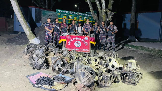শিবগঞ্জে ৩২০ পিস ভারতীয় ট্রাকের যন্ত্রাংশ জব্দ, আটক ১