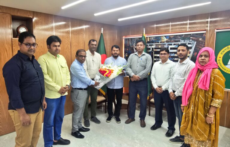 রাসিক প্রশাসককে কর্মকর্তা কর্মচারিদের অভিনন্দন