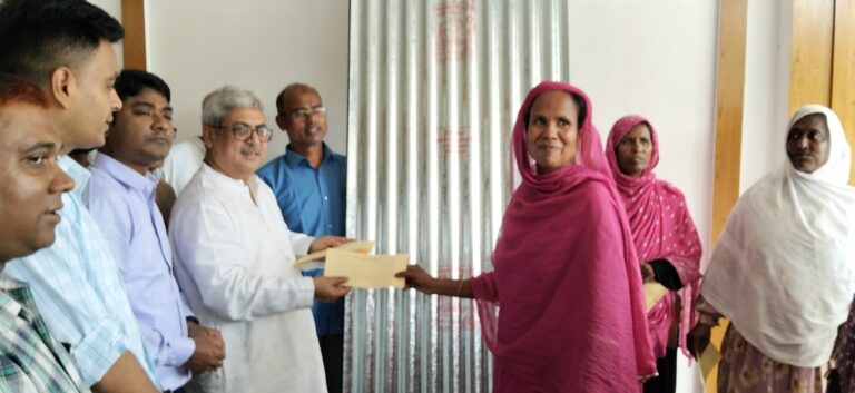 দুর্যোগে ক্ষতিগ্রস্ত মানুষের স্বাভাবিক জীবন ফিরিয়ে আনতে কাজ করছে সরকার: এমপি মিলন