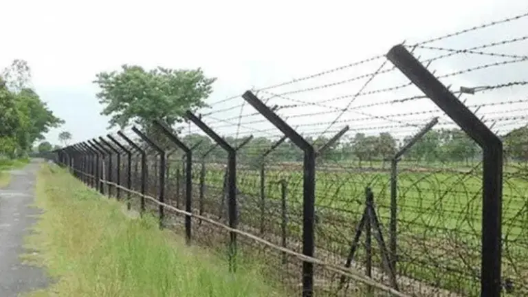 গোমস্তাপুর সীমান্তে ৭ জনকে ঠেলে পাঠানোর চেষ্টা বিএসএফের, প্রতিহত করল বিজিবি