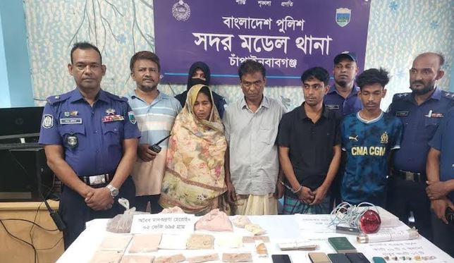 চাঁপাইনবাবগঞ্জে ২ কেজি হেরোইন উদ্ধার, একই পরিবারের ৪ জন আটক