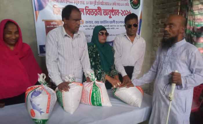 জিআর চাল পেল ৫০ জন দৃষ্টি প্রতিবন্ধী পরিবার
