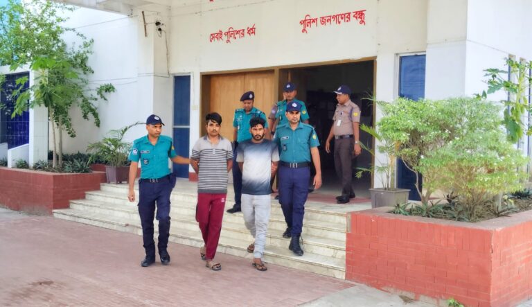 পবায় যাত্রীবেশে ছিনতাইয়ের ঘটনায় মূল হোতাসহ দুইজন গ্রেপ্তার