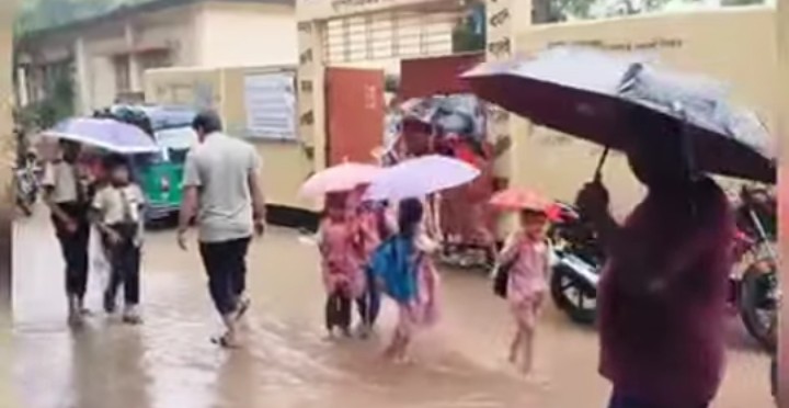 তানোরে জলবদ্ধতায় শিক্ষার্থীদের ভোগান্তি চরমে