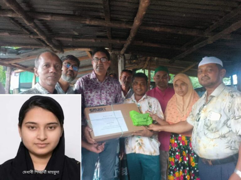 তানোরে চা বিক্রেতার কন্যাকে ল্যাপটপ উপহার দিলেন বিএনপি নেতা