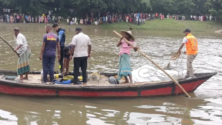 নওগাঁয় গৃহবধূর নদী সাঁতরে পার হওয়ার চেষ্টা, নিখোঁজের ৪ ঘন্টা পর উদ্ধার